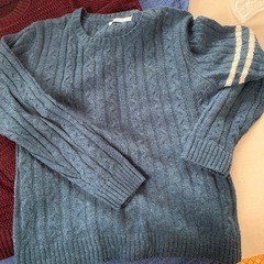 セブンデイズサンデイのニットセーターの画像