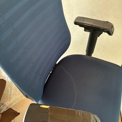 イトーキ/エピオスチェア ハイバック 可動肘 ネイビー
の画像
