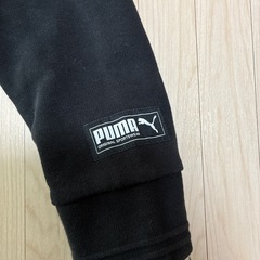 プーマのパーカーLサイズの画像