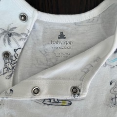 クマリゾート柄ロンパース70サイズ相当の画像