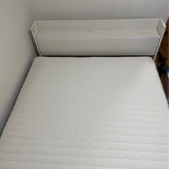 ベッドフレーム＋マットレス　傷や汚れありの画像