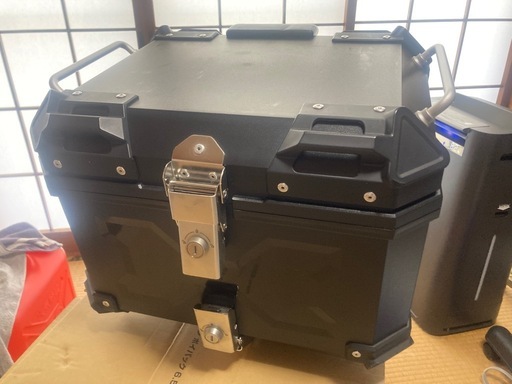 明日16時頃引き取り可能な方　リアボックス45l