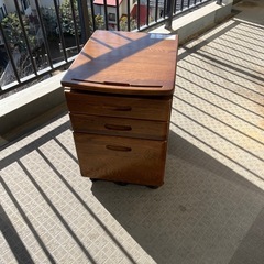 天然木の学習机の画像