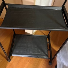 土日（今日、明日）引き取りで無料！ハンガーラック付き 2段収納ラック キャスター付き 黒 の画像