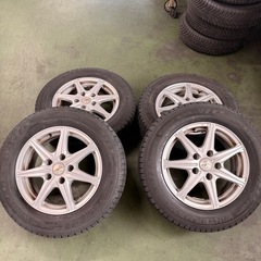 24年製 DUNLOP スタッドレスタイヤ 195/65R15 バリ溝❗️ナット付の画像