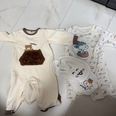 【まとめ売り】ベビー女の子　　スタイ　ロンパース　など　の画像
