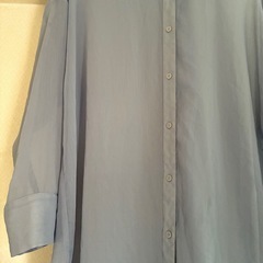 ブルーグレーのシフォンカットソーの画像