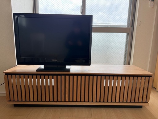 テレビ台とテレビ