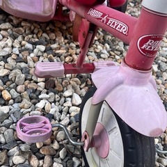 子供用の手押し三輪車の画像