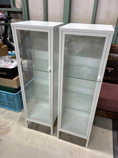 IKEAガラスキャビネット完成品2点