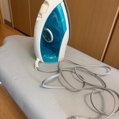 アイロン、アイロン台の画像