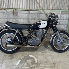 YAMAHA SR400 車体の画像