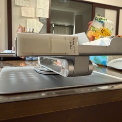 【美品 ·360度回転・昇降式】ノートパソコンスタンド 金属製・高耐荷重・放熱穴付の画像