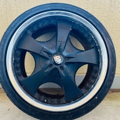 ポルシェのアルミホイールとタイヤ。
の画像