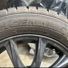 4本　スタッドレスタイヤandホイール　ヴィッツ　アクア　フィット 175/65/15の画像