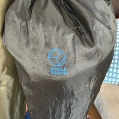 ☆2つあります☆WHOLE EARTH 折りたたみマーメイドチェア（2脚セット／黒・カーキ）の画像