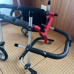 愛犬用車椅子の画像