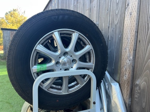 スタッドレスタイヤ　ホイール付き　DUNLOP 185/70 R14 ４本