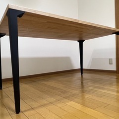 ダイニングテーブルの画像