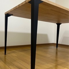 ダイニングテーブルの画像