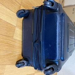 キャリーケース⭐︎スーツケース⭐︎紺色グリフィンランドの画像