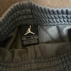 AIRロゴのTシャツとパンツセットの画像