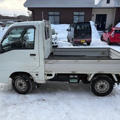 サンバートラック　エアコン付き　切り替え四駆　5速MT 車検R8年7月3日までの画像