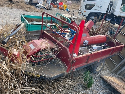 運搬車　2台ー田植え機　1台