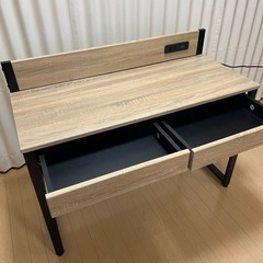 USB+コンセント付デスクの画像