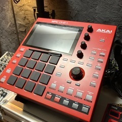 AKAI MPC ONE + 11点スタジオセット一式　BEHRINGR X1204USB   KORGカオスパッド　ROLANDTH-5 スピーカースタンド　MPCスタンド ケース　ケーブル類　アンティークテーブル　リクライニングチェアの画像