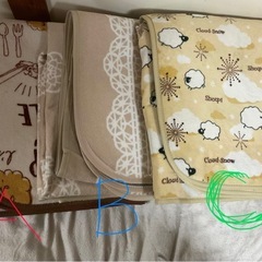 ラグ　マット   C 185✖️185cm  クリーム色に羊の柄の画像