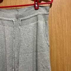 ユニクロ　ウォッシャブルリブニットパンツの画像