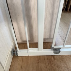 ベビーゲート、フェンス、トイザらス オートクローズセーフティゲート、ベビーサークルの画像