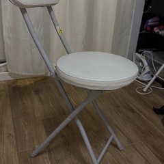 1セット机と椅子の画像