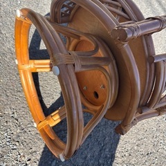 籐の回転イスの画像