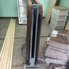 折りたたみベッドの画像