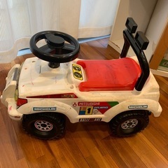 子供　車　室内の画像