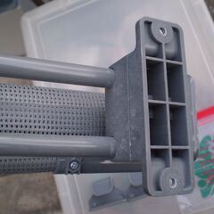 ロール式セーフティcurtainグレー　側面ネジパーツ破損　ジャンク品の画像