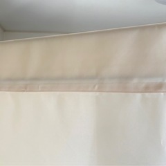 クリームベージュ色の布製パーテーション窓辺の眩しさやエアコンの風避け方向変えにもの画像