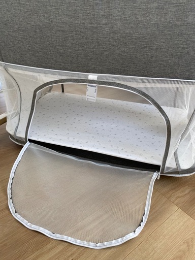 持ち運べる添い寝用のベビーベッド