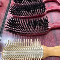 【中古】美容院で使っていたヘアブラシの画像