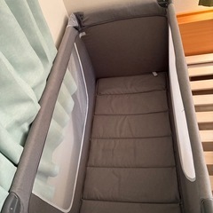 PIYO ベビーベッド オムツ替えテーブル付の画像