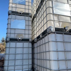 中古貯水タンク 約1000リットル 透明 プラスチック製 IBCコンテナの画像