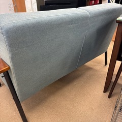 デニム調　ウッドアーム　2人掛けソファーの画像