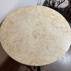アンティーク　大理石調テーブル
の画像