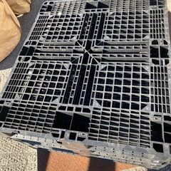 大量中古パレット　プラスチックパレットの画像