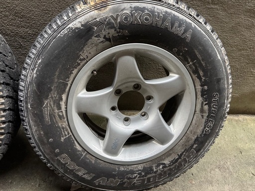 お譲り先決まりました‼️ブリヂストンNR595   -16Inc 7 J 6穴ハイエースにはめていました