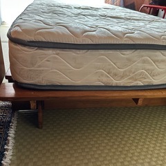 シングルベッド フレーム マットレスの画像