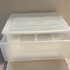 衣装ケース2つ（白、ソフトクリア）の画像