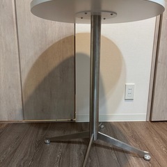 カフェテーブルの画像